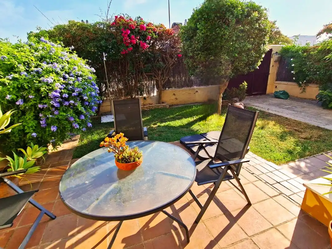 Casa pareada con jardín en venta en Calle Sócrates 30, imagen 2