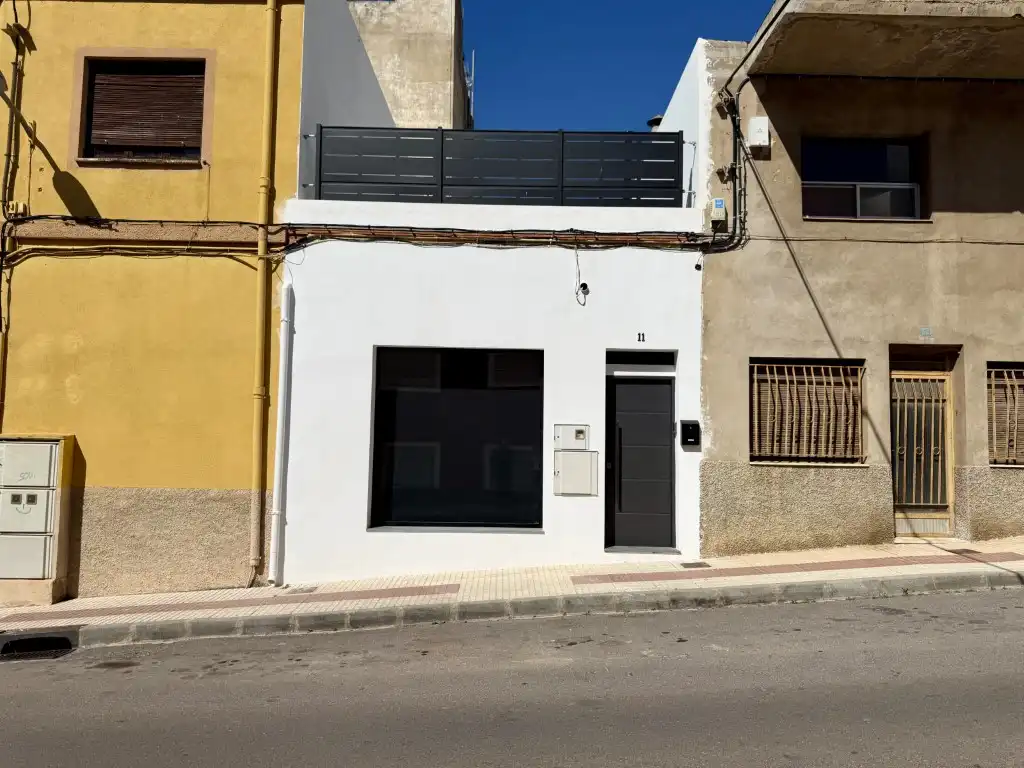 Einfamilien-Reihenhaus zum Verkauf in Calle Viña La, Pueblo