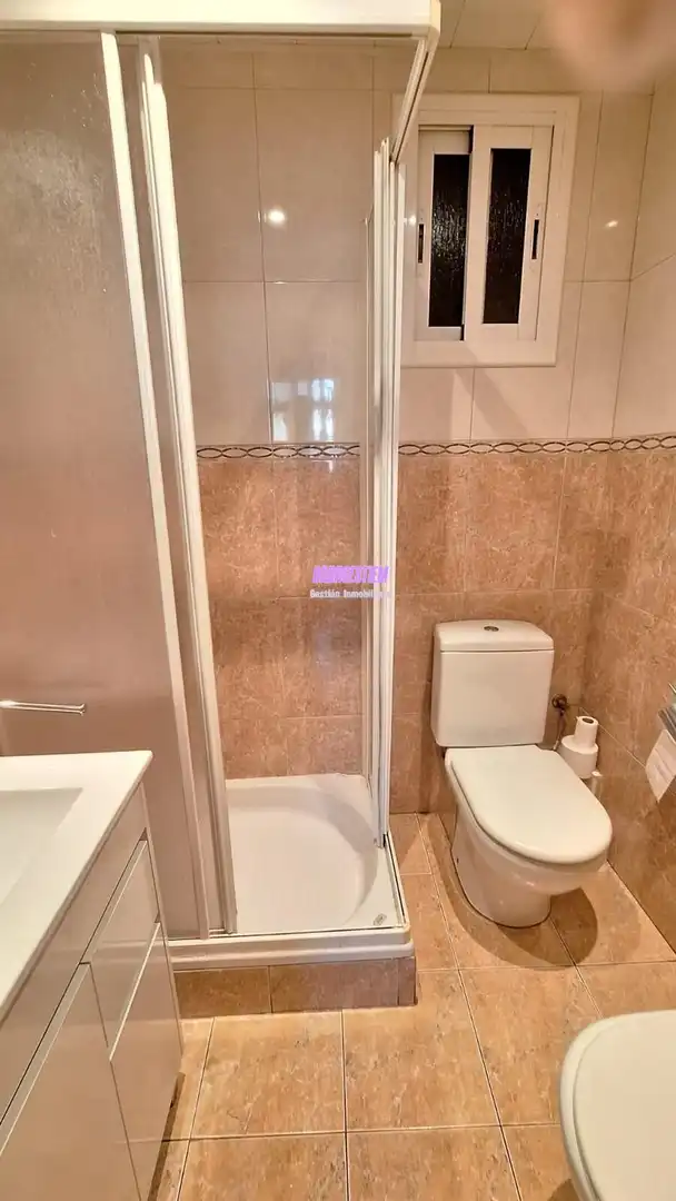Baño de Piso en venta en Badalona con Aire acondicionado, Calefacción y Amueblado