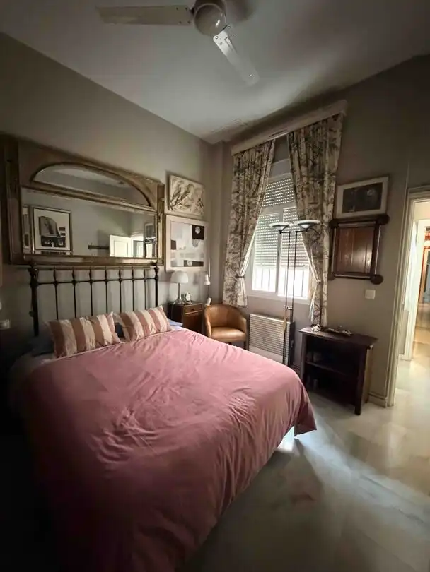 Habitación de Piso en venta en Sevilla con Aire acondicionado y Calefacción
