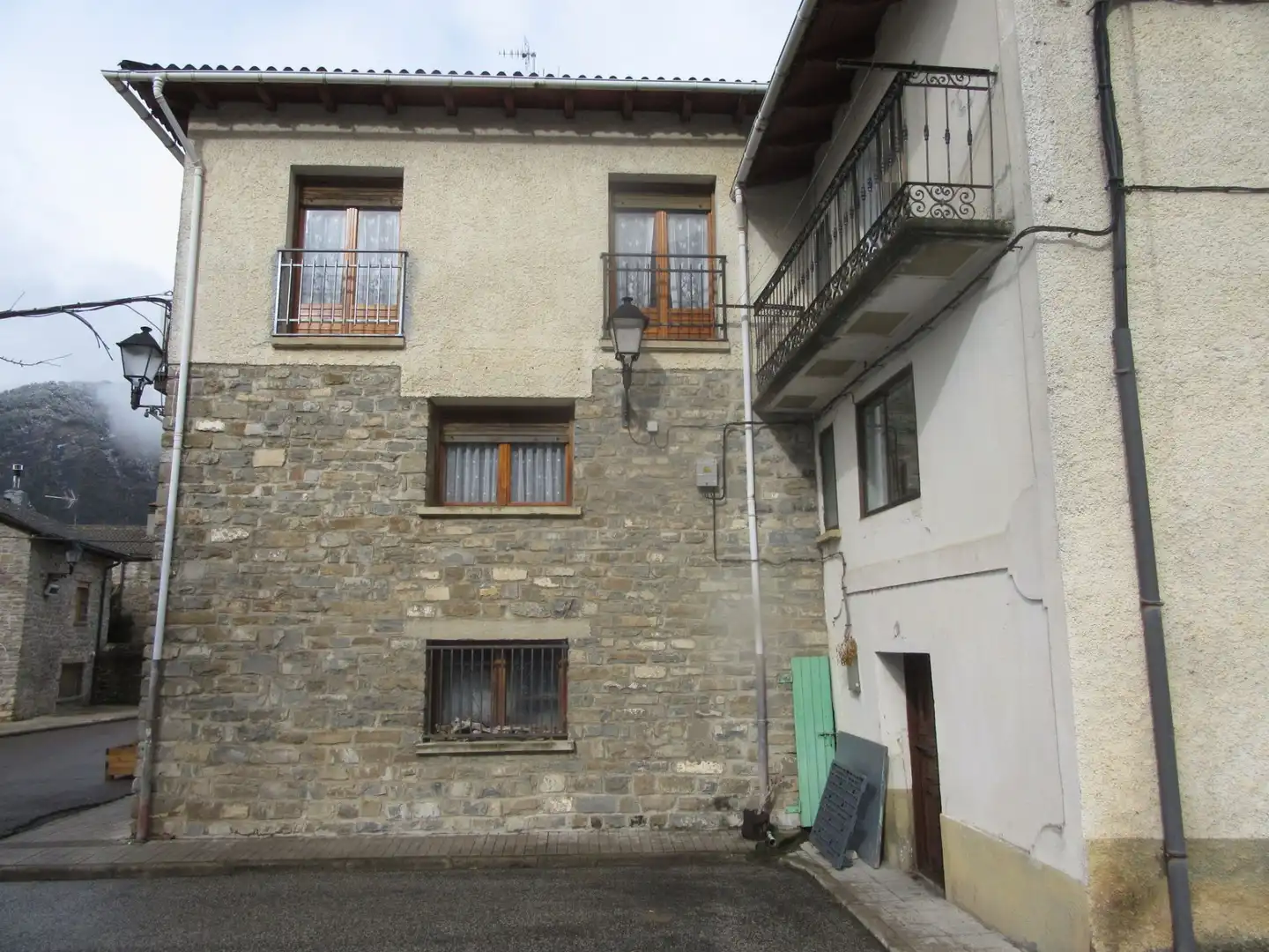 Vista exterior de Finca rústica en venta en Villanúa con Calefacción, Terraza y Trastero
