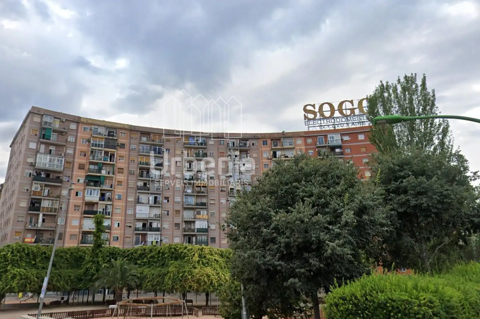 Flat with lift for sale in Corts Catalanes
