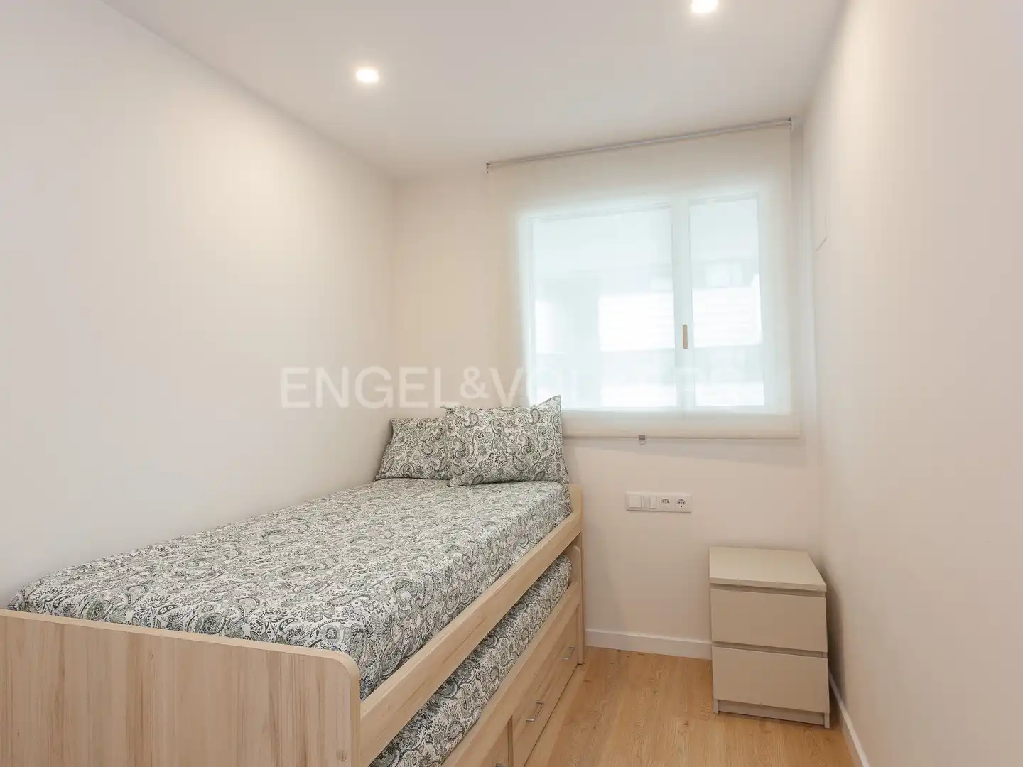 Bedroom of Flat for rent in Esplugues de Llobregat  with Air Conditioner, Heating and Parquet flooring