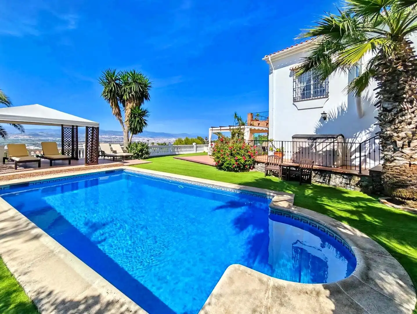 Schwimmbecken von Haus oder Chalet zum Verkauf in Alhaurín de la Torre mit Privatgarten, Terrasse und Abstellraum