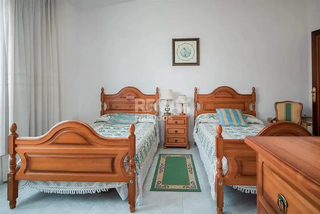 Dormitori de Casa o xalet en venda en A Pobra do Caramiñal amb Calefacció, Jardí privat i Parquet