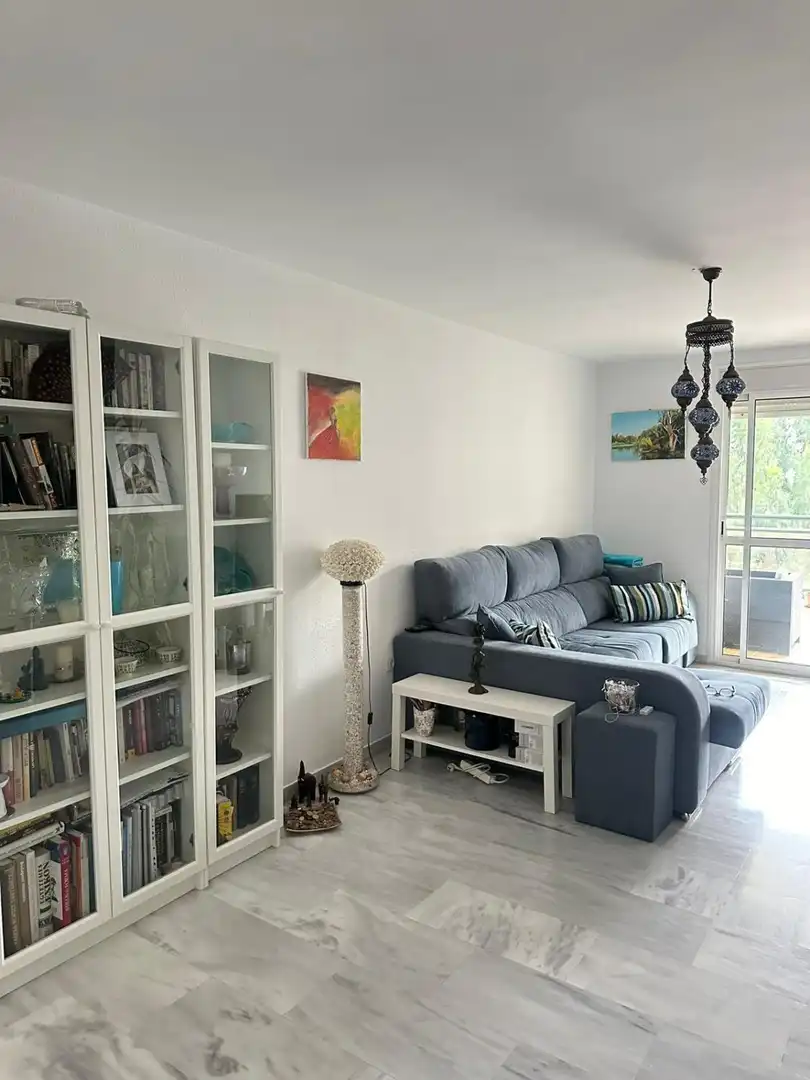 Sala de estar de Piso en venta en Benalmádena con Calefacción, Terraza y Piscina comunitaria