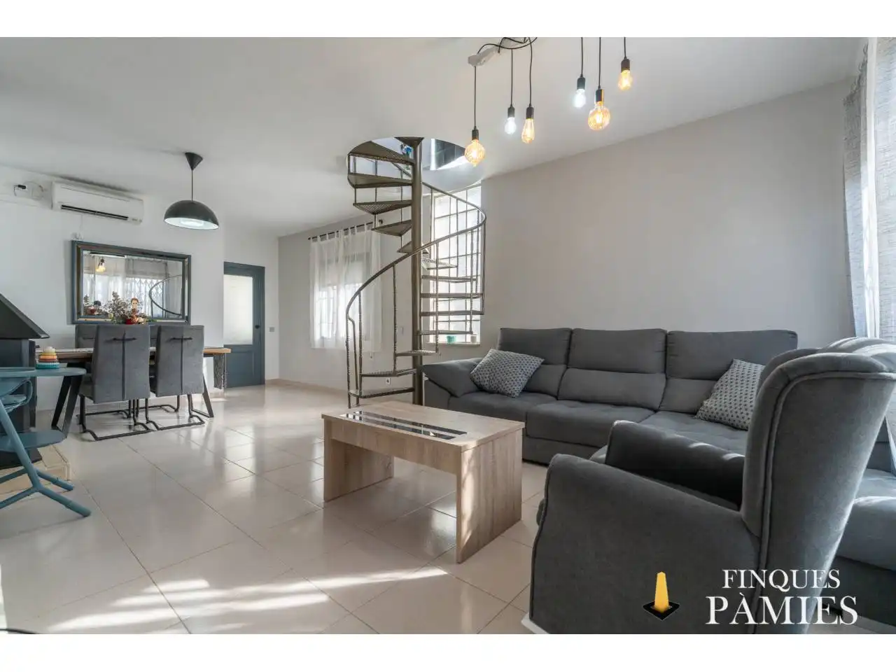 Sala de estar de Finca rústica en venta en Reus con Aire acondicionado, Calefacción y Jardín privado