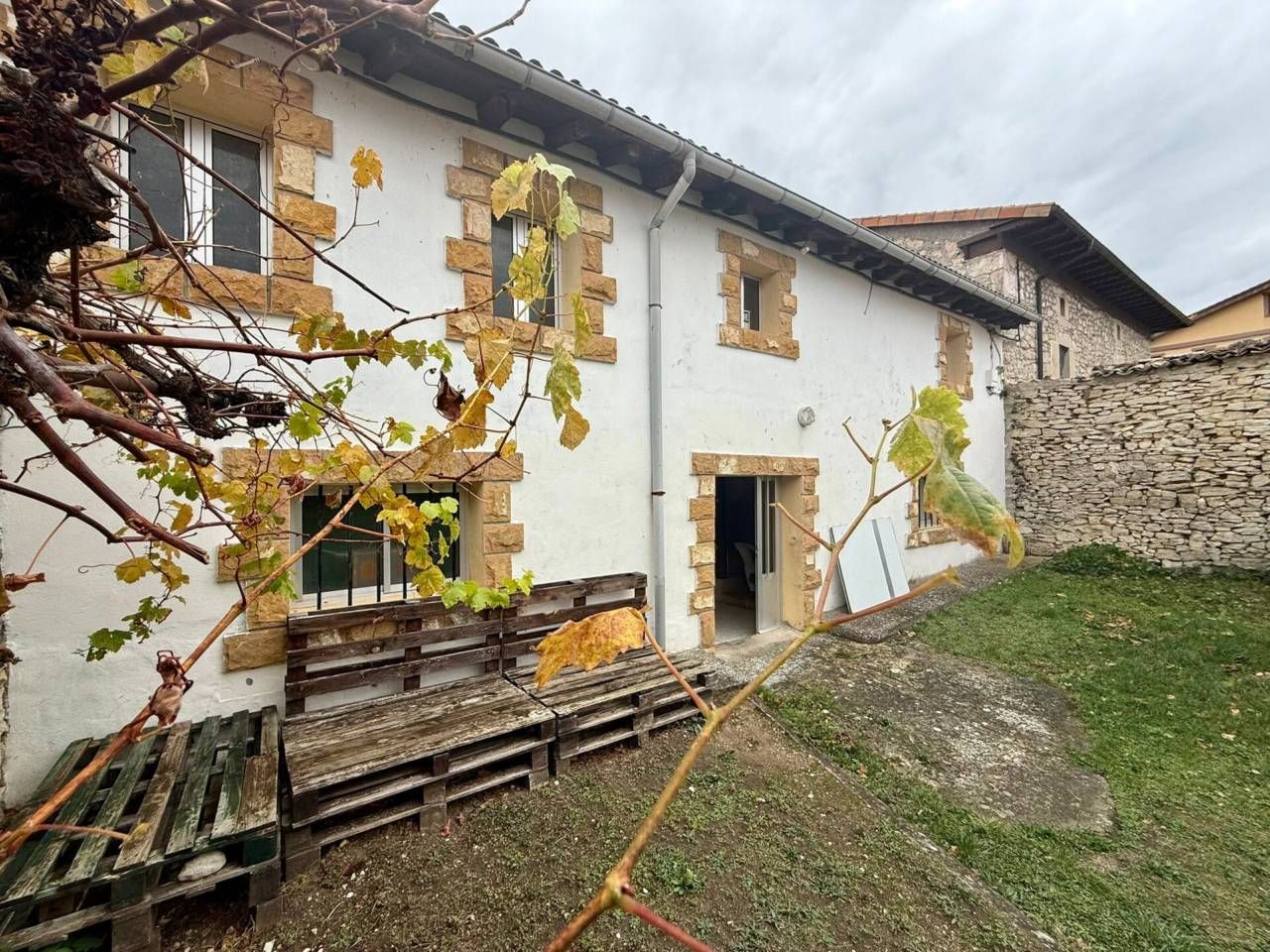 Vista exterior de Casa o xalet en venda en Villarcayo de Merindad de Castilla la Vieja amb Calefacció i Jardí privat