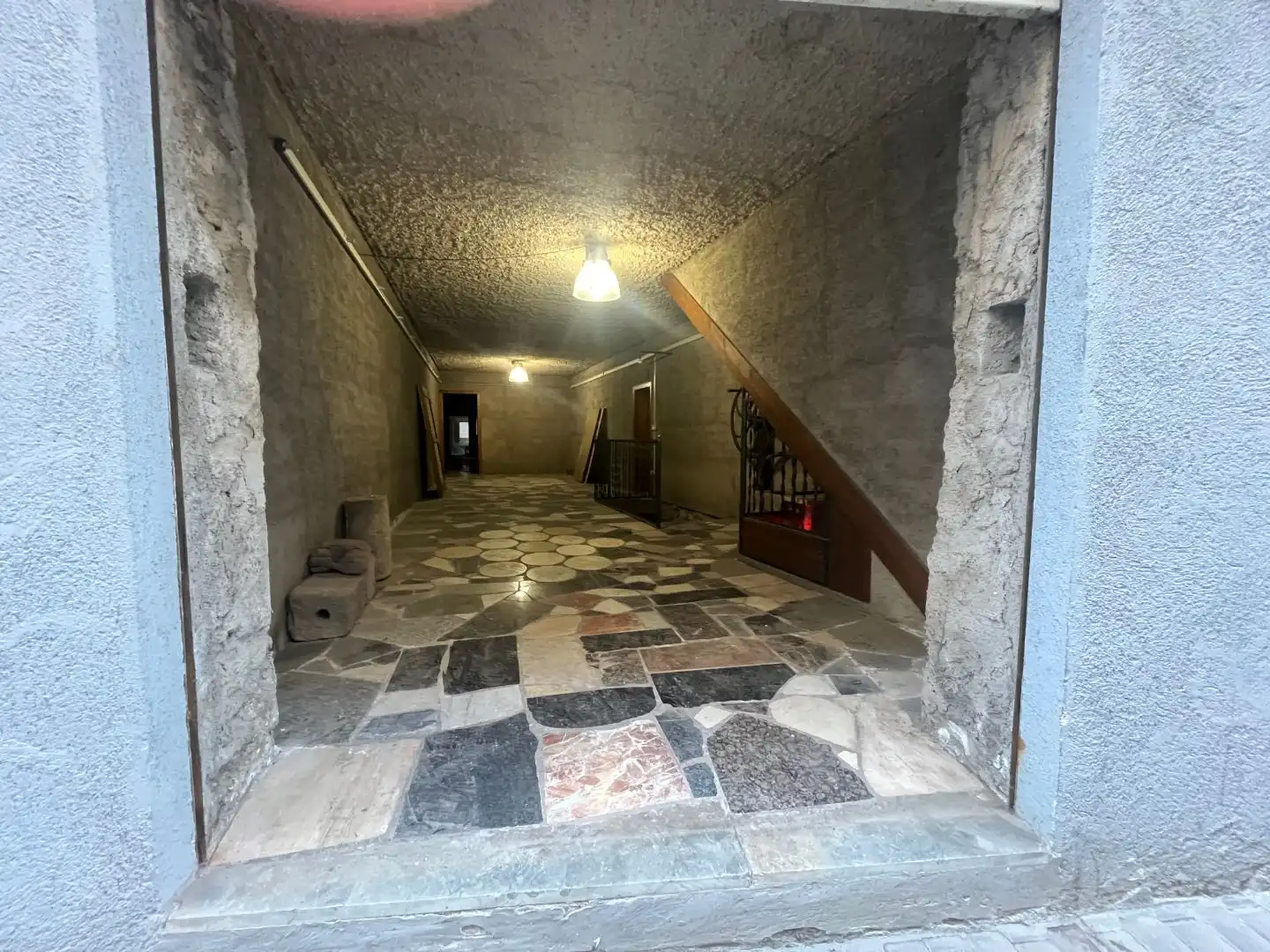 Locale commerciale in vendita a Cos 31