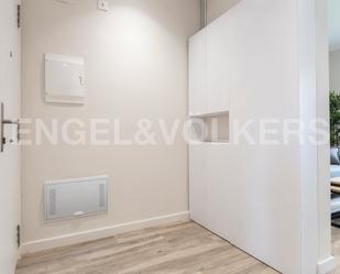 Dormitori de Apartament de lloguer en  Barcelona Capital amb Aire condicionat, Terrassa i Balcó