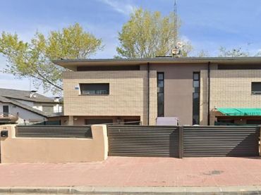 Semi-detached house for sale in calle Grecia