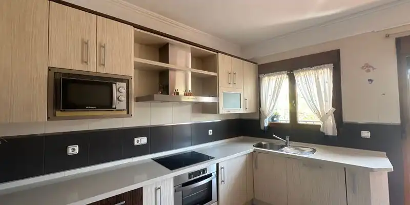 Cuina de Casa adosada en venda en Villanueva del Trabuco amb Aire condicionat, Terrassa i Traster
