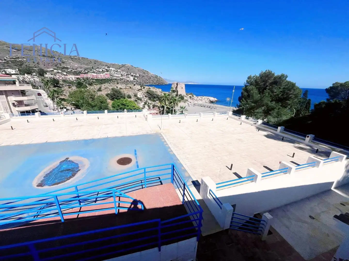 Piscina de Piso en venta en Almuñécar con Terraza, Trastero y Piscina comunitaria