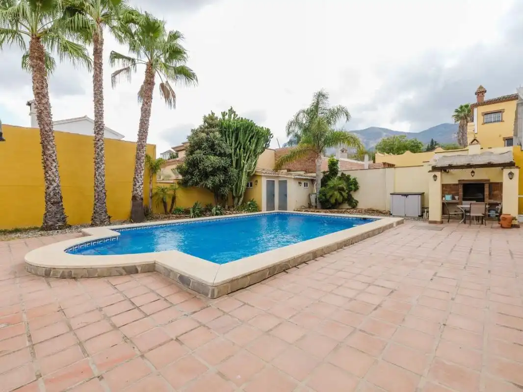 Piscina de Casa o xalet en venda en Alhaurín El Grande amb Aire condicionat, Calefacció i Jardí privat