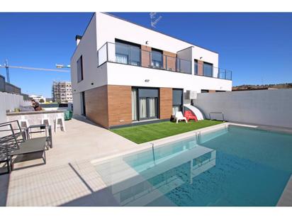 Piscina de Casa adosada en venda en Guadalajara Capital amb Calefacció, Jardí privat i Piscina