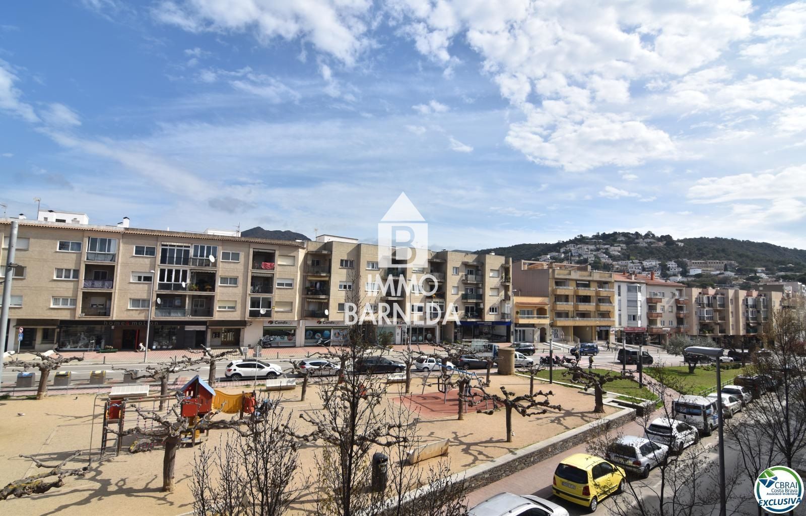 Vista exterior de Pis en venda en Roses amb Terrassa i Moblat