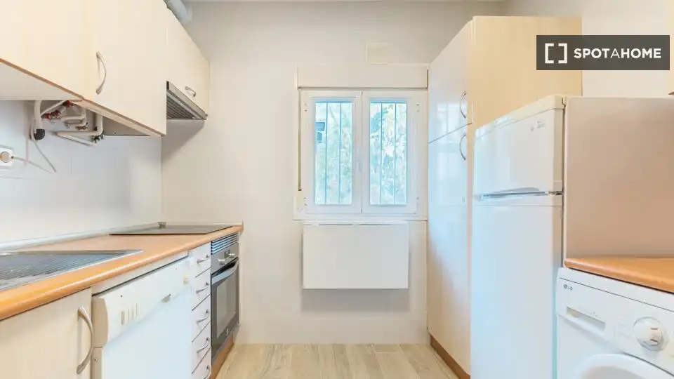 Cocina de Piso para compartir en Madrid con Aire acondicionado, Calefacción y Terraza