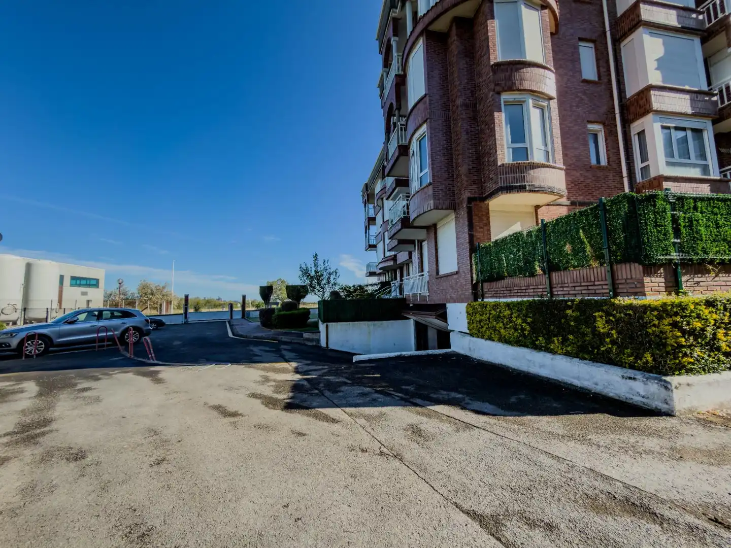 Aparcament de Planta baixa en venda en Noja amb Calefacció, Jardí privat i Terrassa