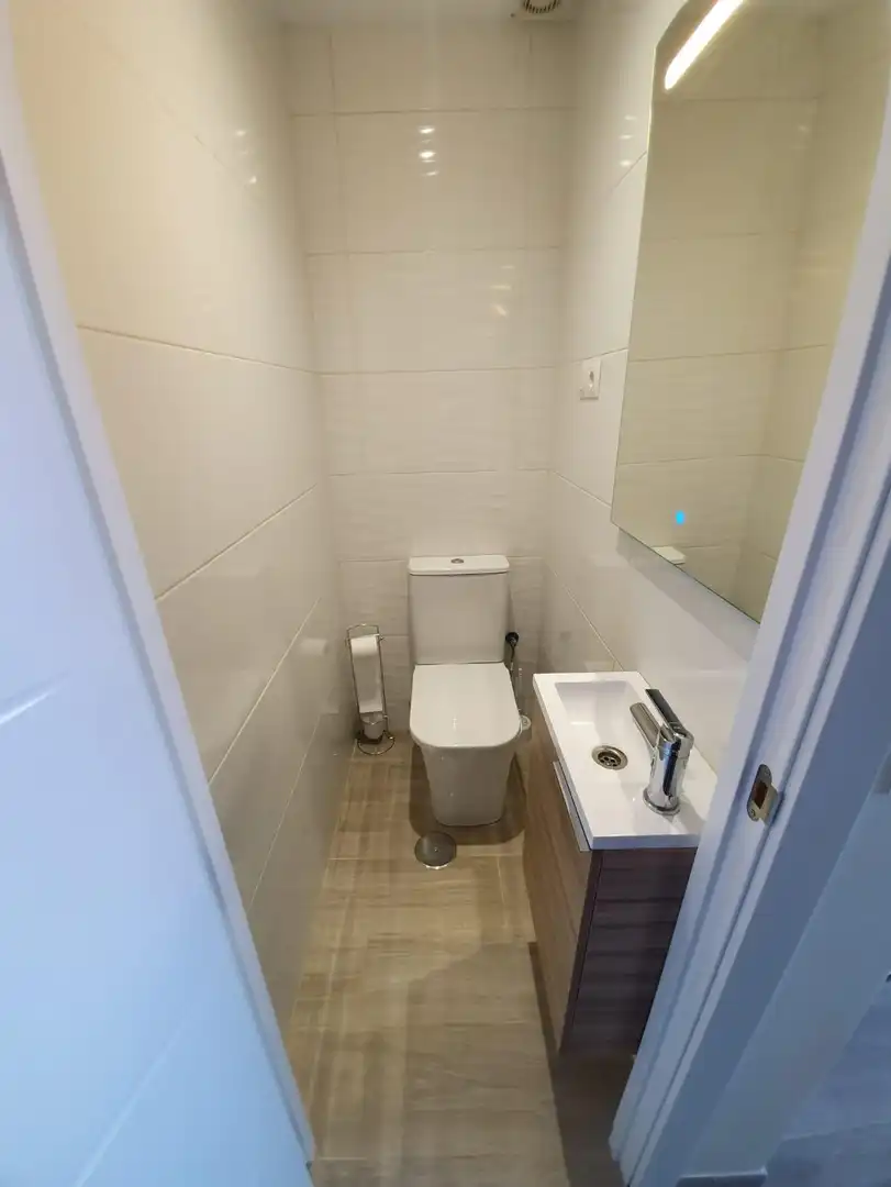 Badezimmer von Wohnung zur Miete in Torremolinos mit Klimaanlage, Heizung und Terrasse