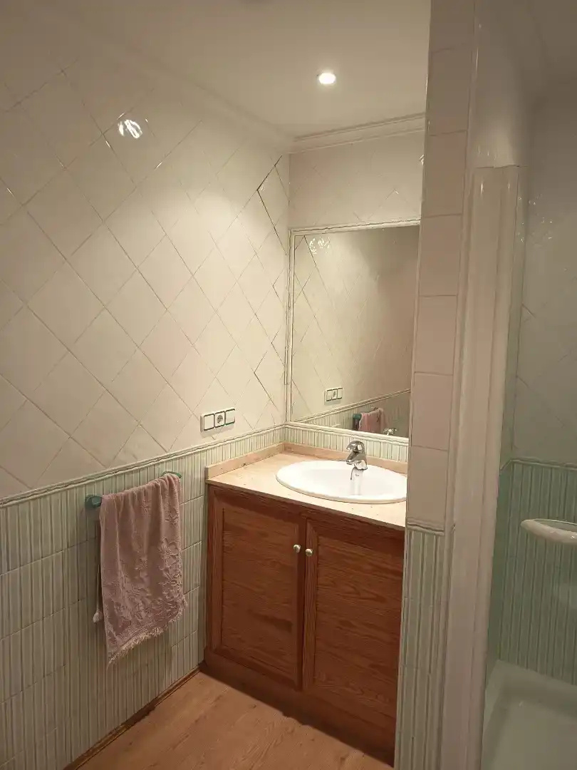 Baño de Piso para compartir en Ciudad Real con Aire acondicionado, Parquet y Amueblado