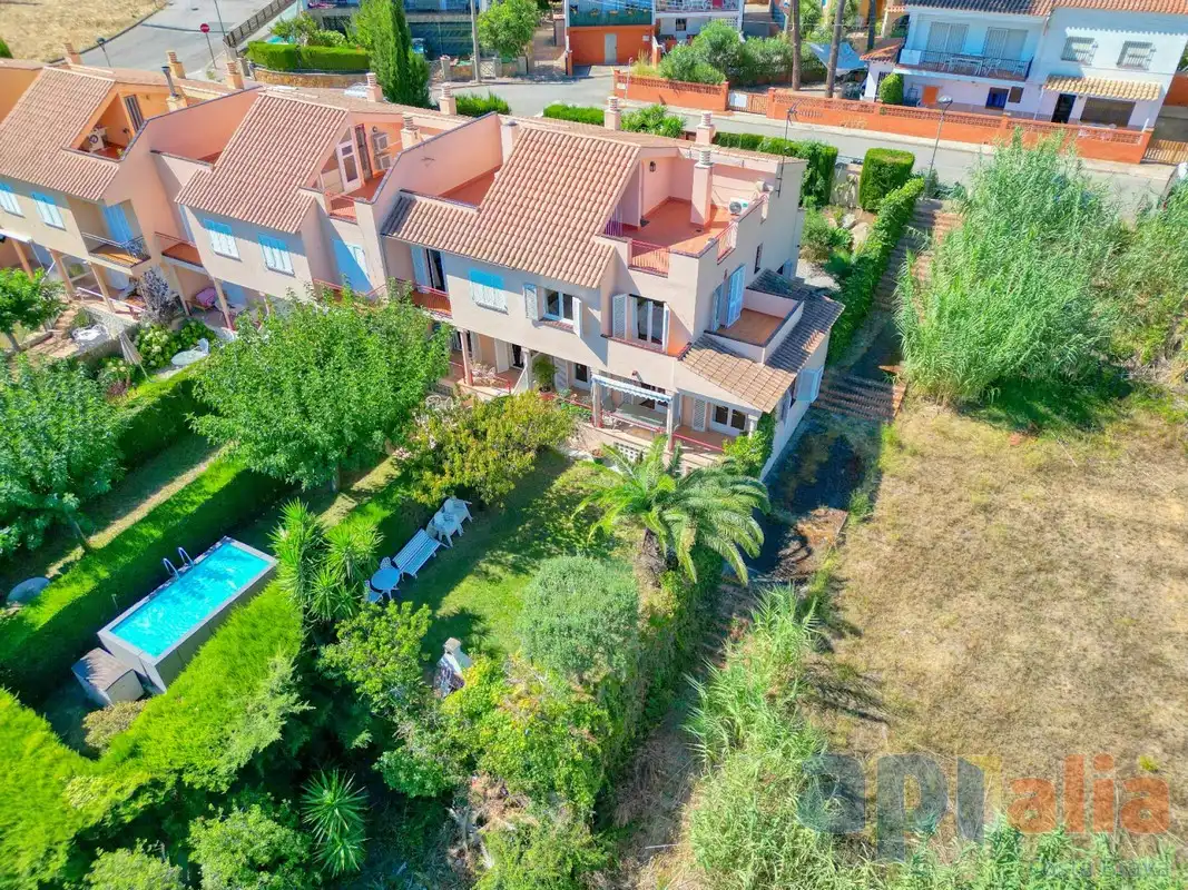 Adosado con terraza en venta en Carrer Francesc Isgleas 35, imagen 2