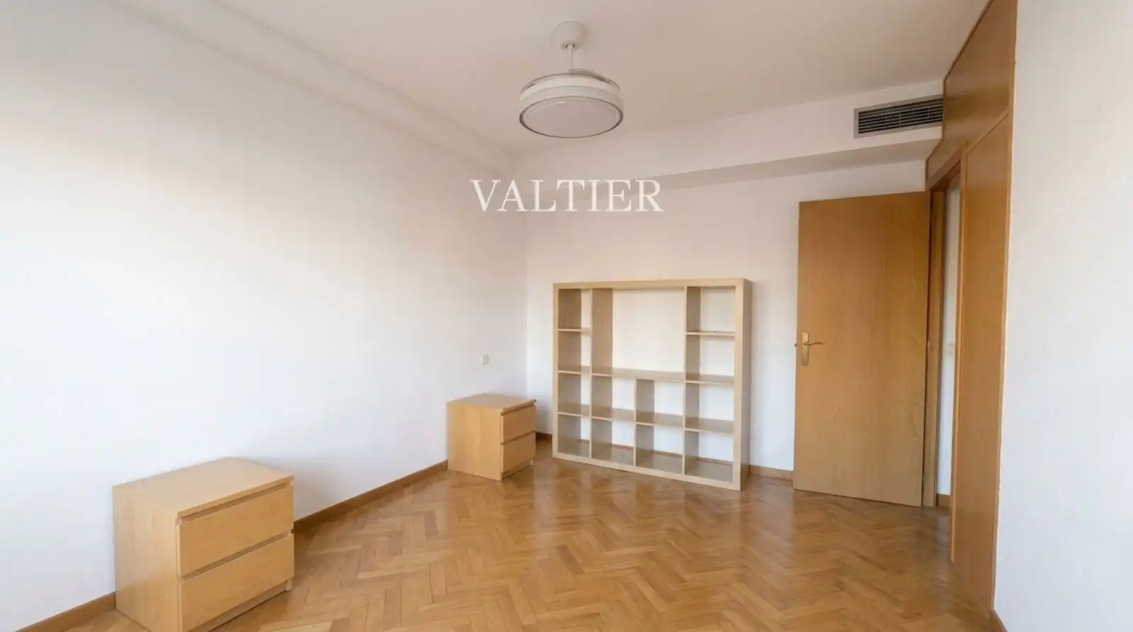 Attic for rent in DE GABRIEL DÍEZ, Cuatro Caminos - Azca