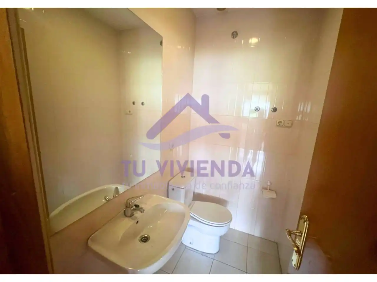 Bathroom of Office for rent in Valladolid  with Air Conditioner