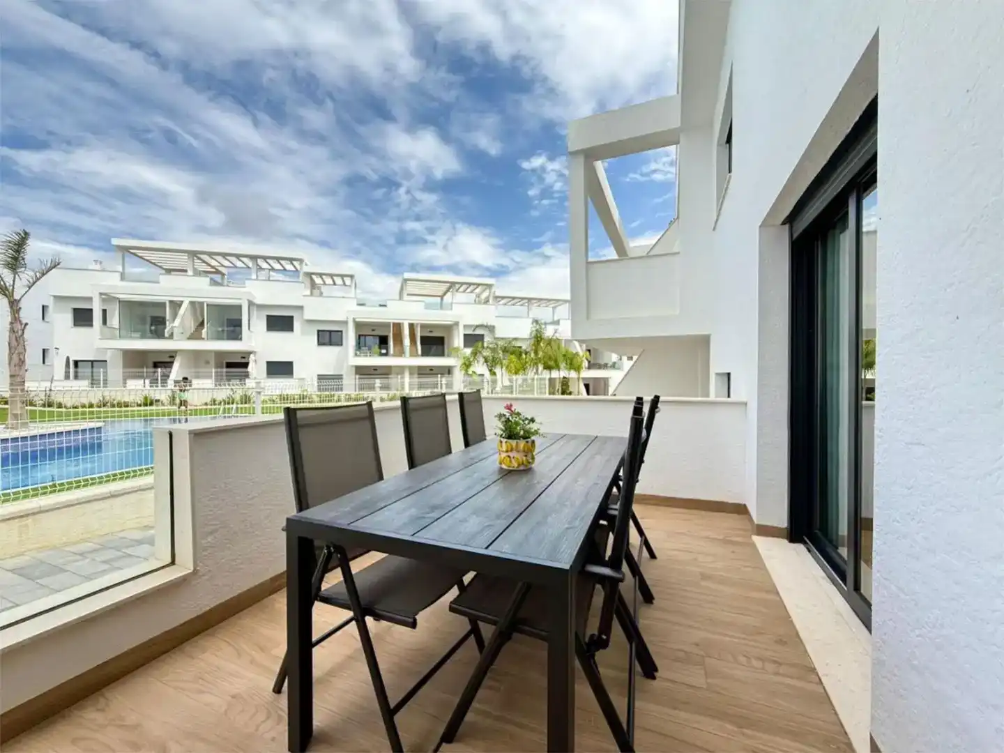 Terrasse von Wohnung zur Miete in Torrevieja mit Klimaanlage und Schwimmbad