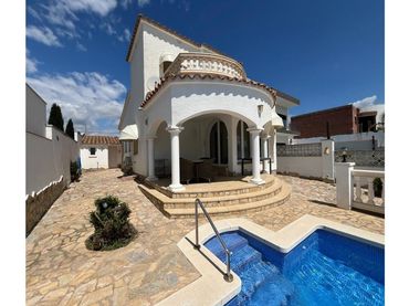 Chalet con piscina en venta en Noguera