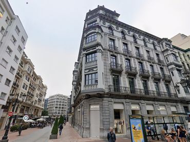Büro mit Balkon zur Miete in Calle Uría 16