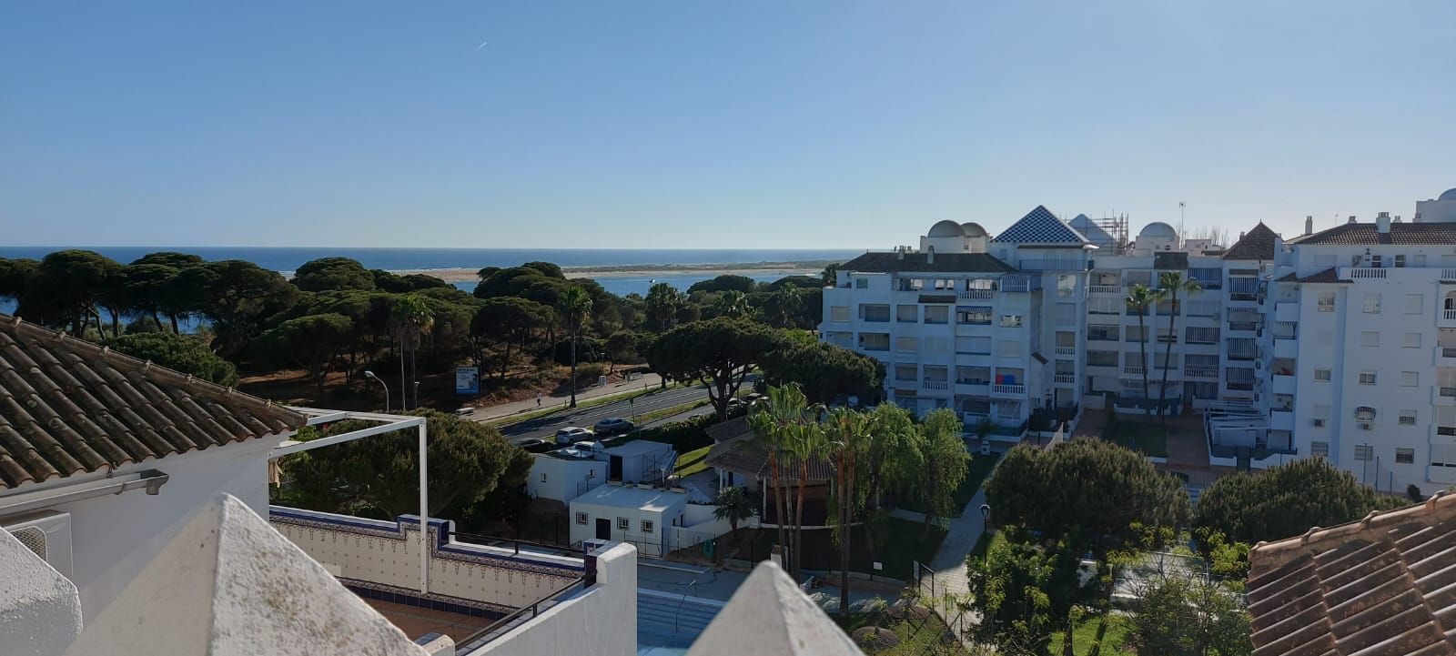 Vista exterior de Pis en venda en El Portil amb Terrassa, Piscina i Piscina comunitària