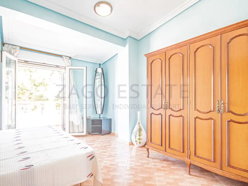 Habitación de Casa adosada en venta en La Nucia con Jardín privado, Amueblado y Horno