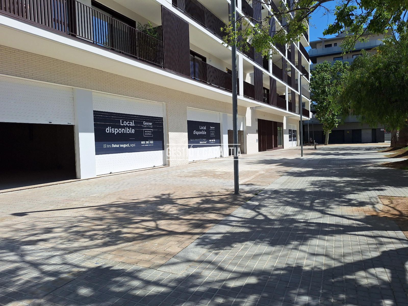 Vista exterior de Local en venta en L'Hospitalet de Llobregat