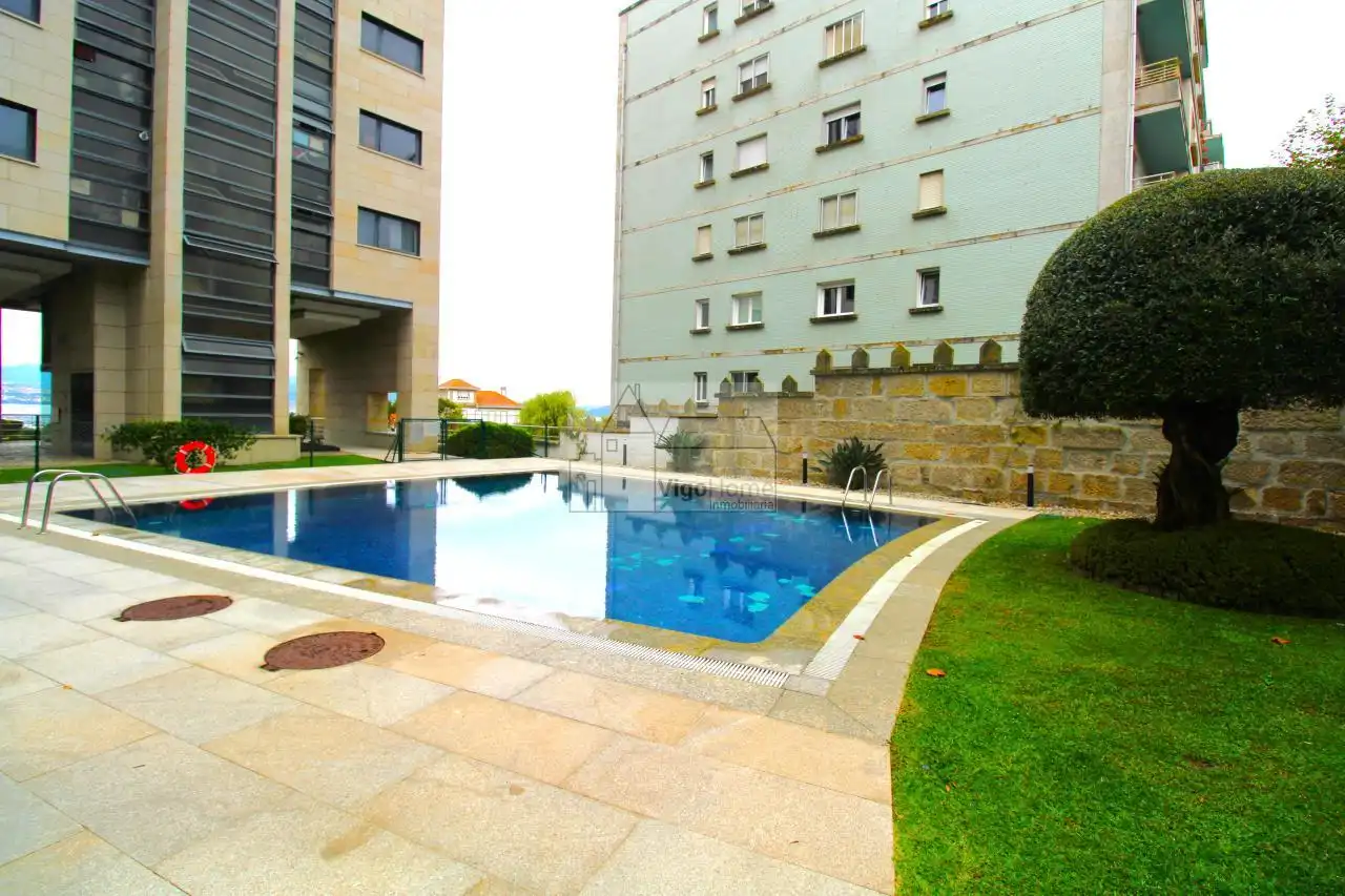 Swimming pool of Flat for rent in Vigo   with Heating, Swimming Pool and Furnished