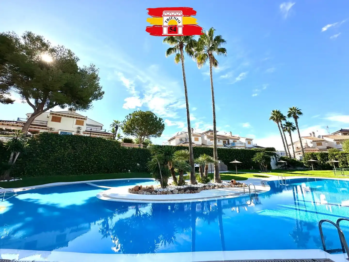 Piscina de Piso en venta en Pilar de la Horadada con Jardín privado, Trastero y Amueblado