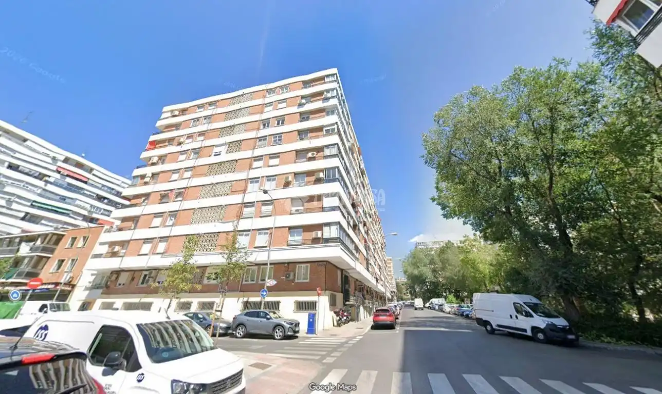 Vista exterior de Piso en venta en Madrid con Calefacción y Terraza