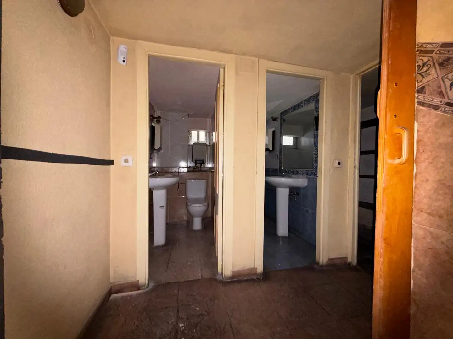 Bany de Local en venda en Madrid amb Aire condicionat i Calefacció