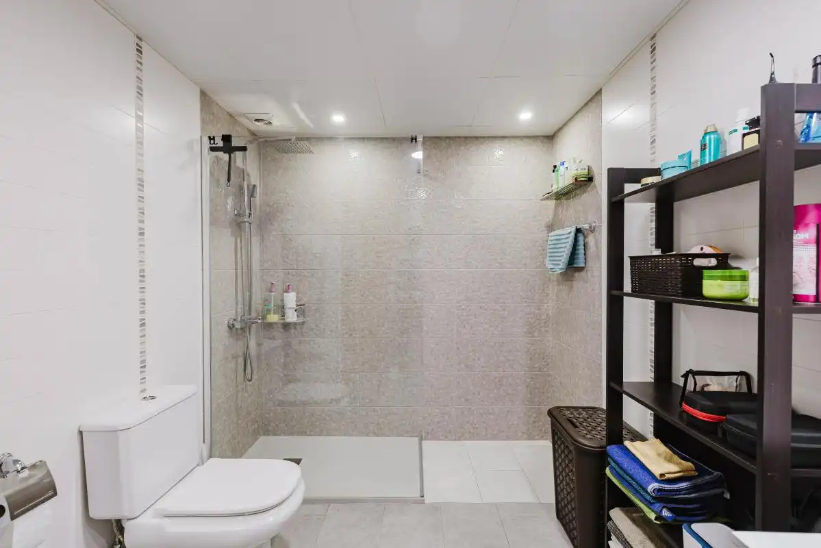 Baño de Planta baja en venta en Torremolinos con Aire acondicionado, Calefacción y Amueblado