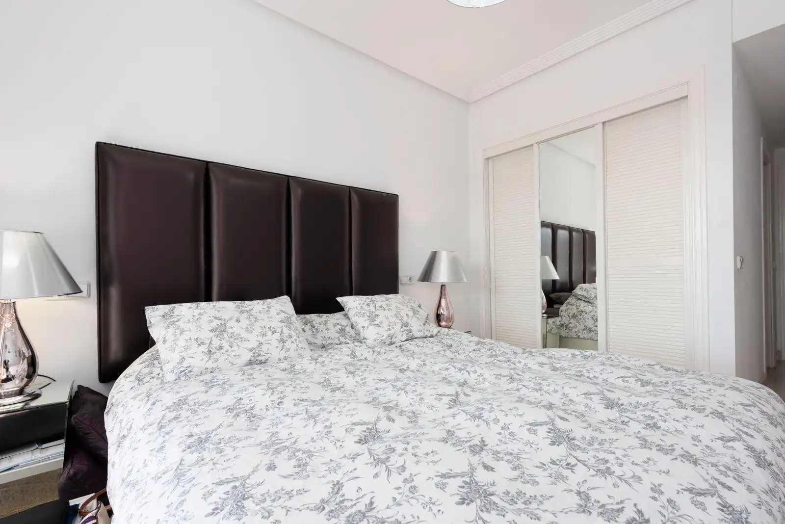 Habitación de Planta baja en venta en Benahavís con Aire acondicionado, Terraza y Piscina