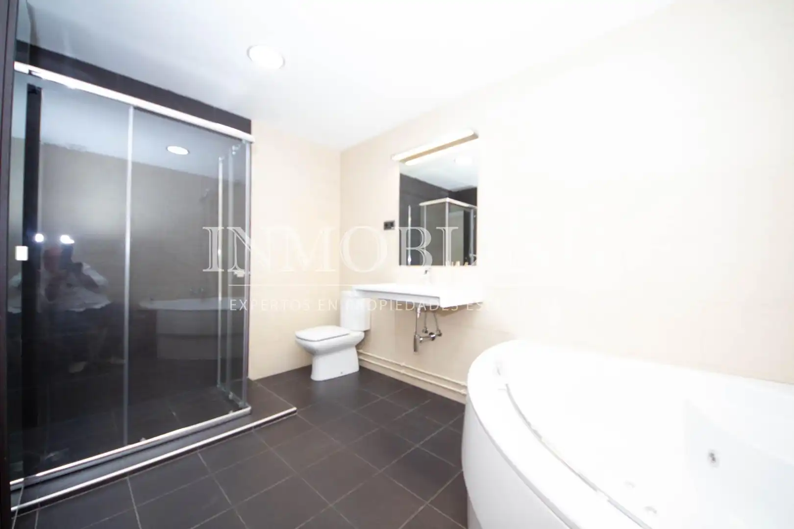 Baño de Piso de alquiler en Mataró con Aire acondicionado, Calefacción y Parquet