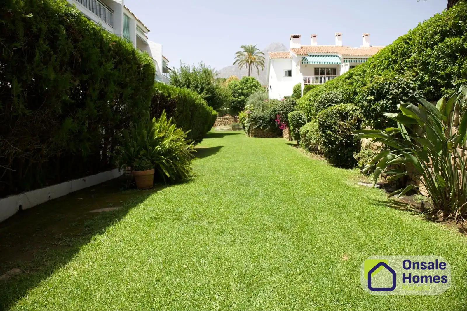 Jardí de Planta baixa en venda en Marbella amb Terrassa, Moblat i Piscina comunitària