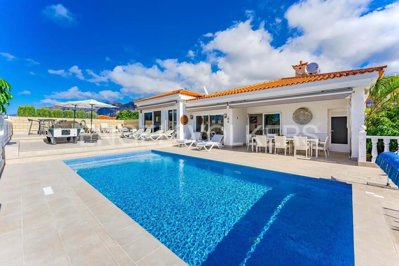 Vista exterior de Casa o chalet en venta en Santiago del Teide con Aire acondicionado, Terraza y Piscina