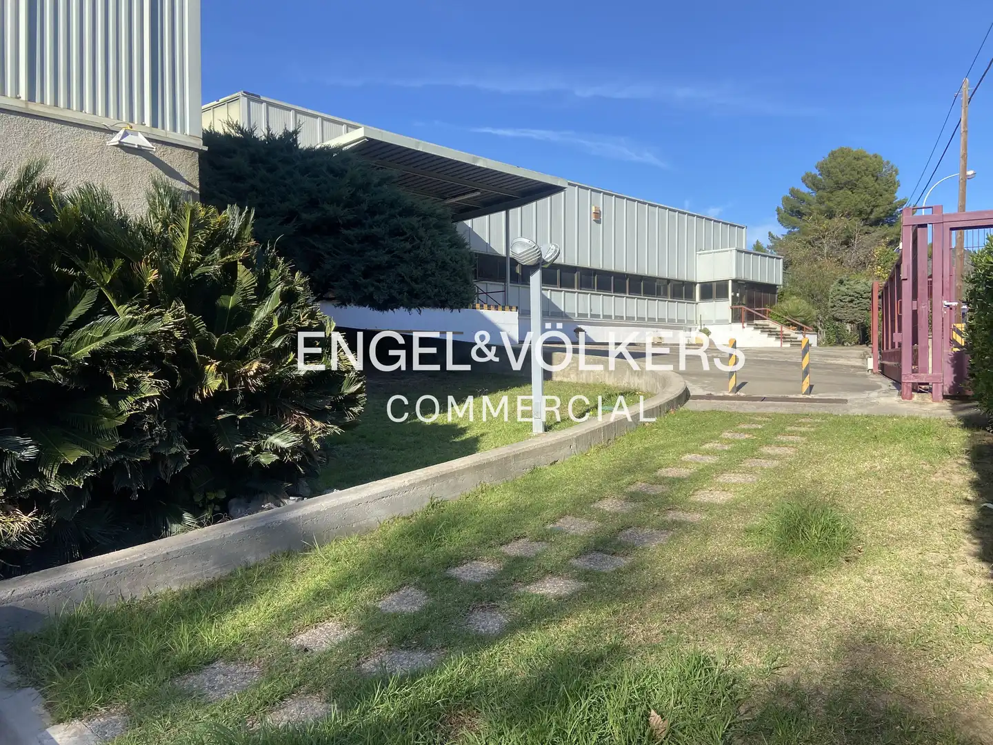 Nau industrial de lloguer a Mas Lluí - Els Miralls