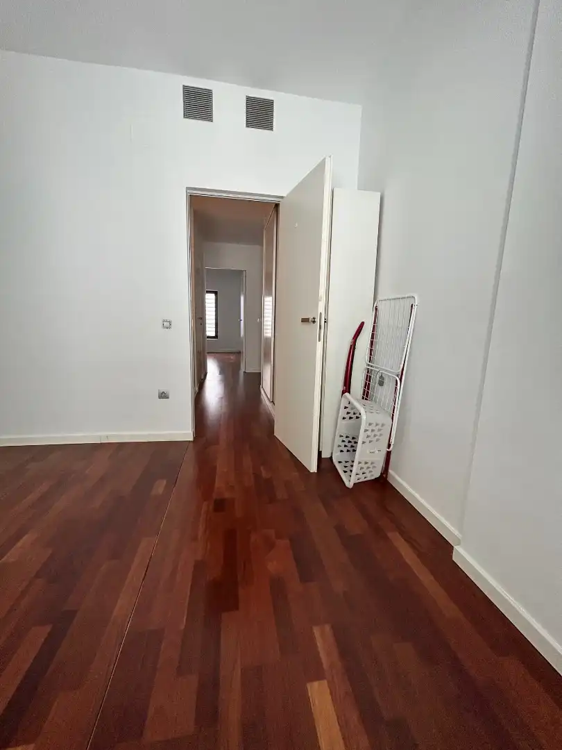 Duplexes for rent in Sevilla  with Air Conditioner, Heating and Storage room