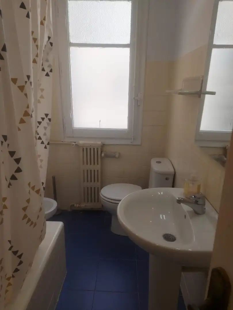 Badezimmer von Wohnung zur Miete in Zaragoza mit Heizung, Möbliert und Ofen