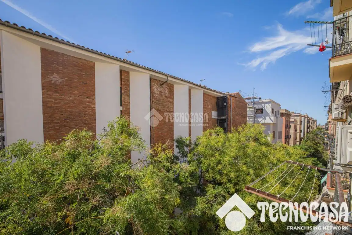 Außenansicht von Wohnung zum Verkauf in Barcelona mit Klimaanlage und Heizung