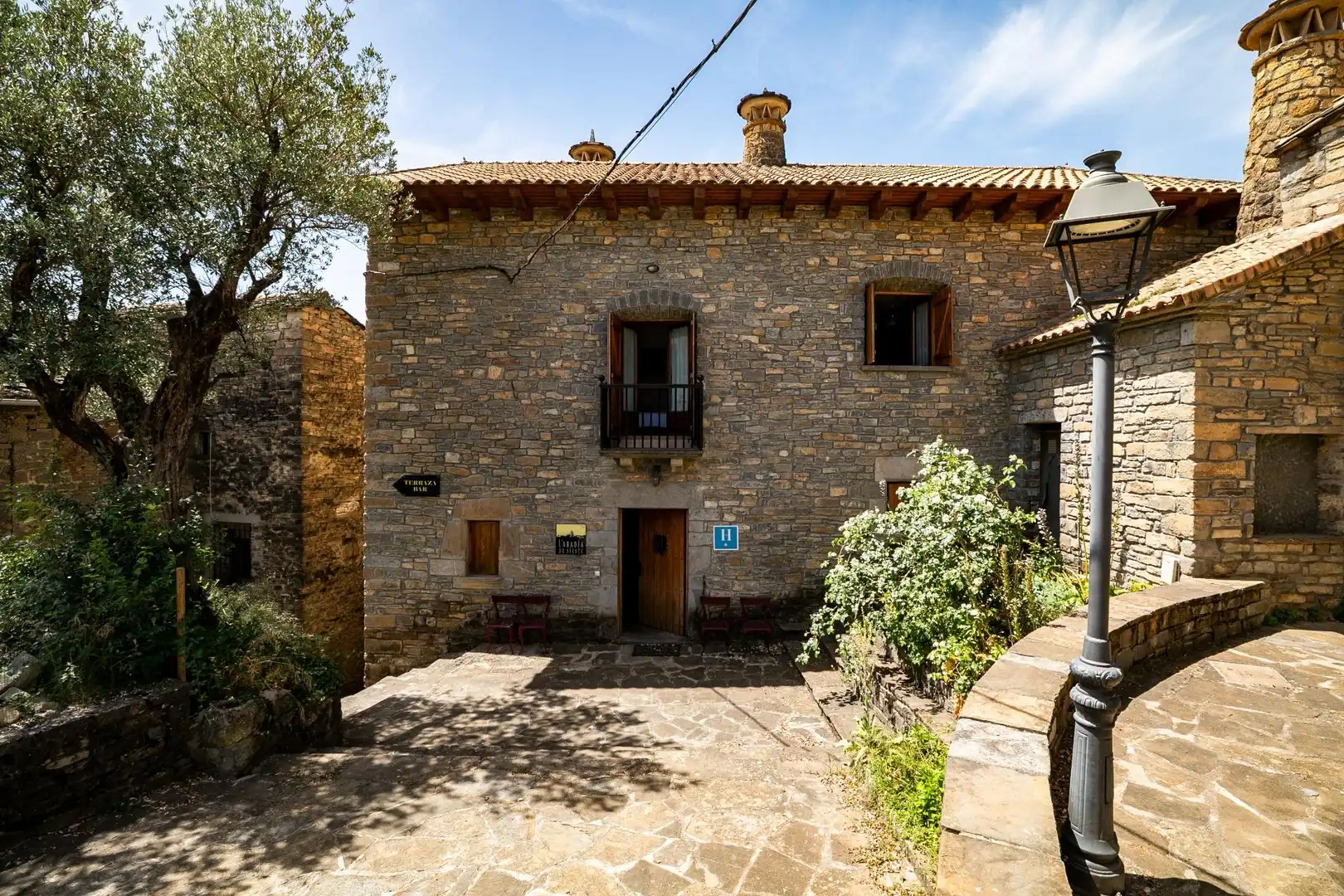 Vista exterior de Casa o xalet en venda en Boltaña amb Calefacció, Terrassa i Moblat