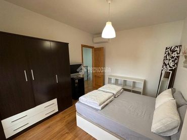 Casa aparellada amb balcó en venda a Mengíbar