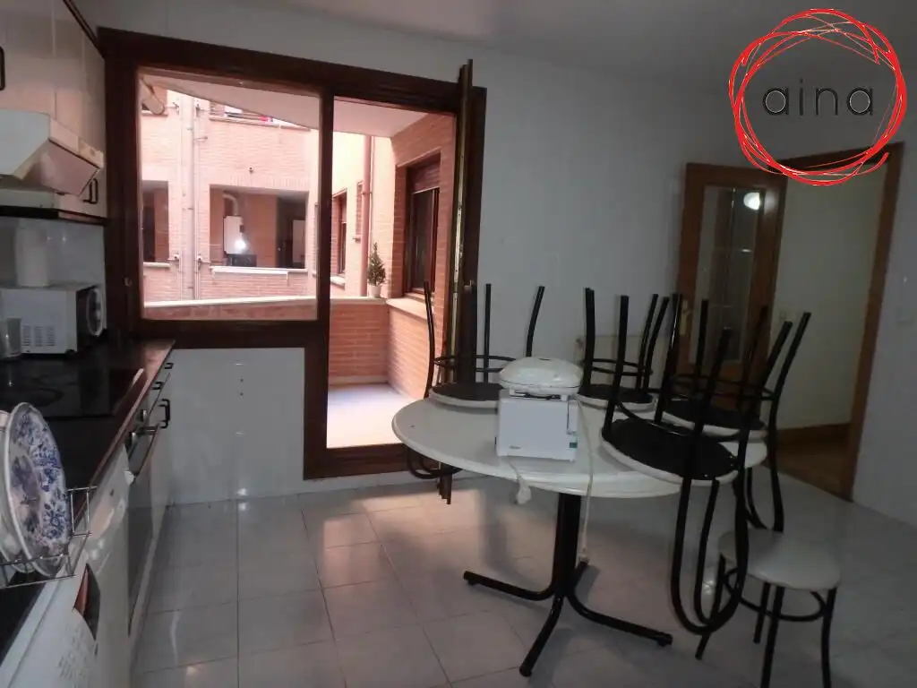 Piso de alquiler en  Pamplona / Iruña con Calefacción, Terraza y Balcón