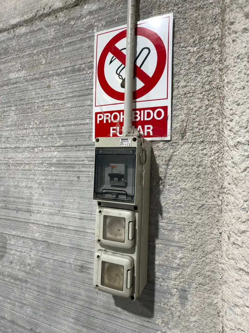 Parkplatz von Fabrikhallen zur Miete in Santa Eulàlia de Ronçana